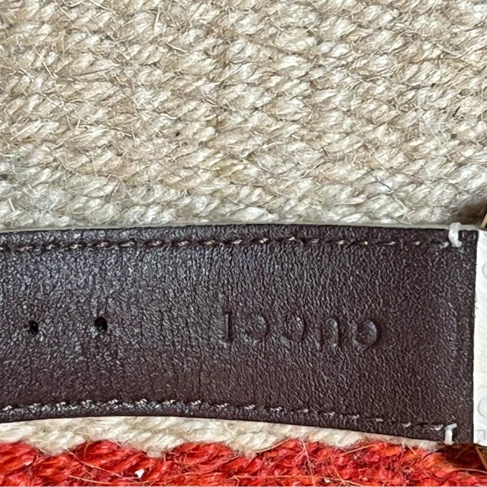 GUCCI GOLD/WHITE WATCH - Picture 7 of 9